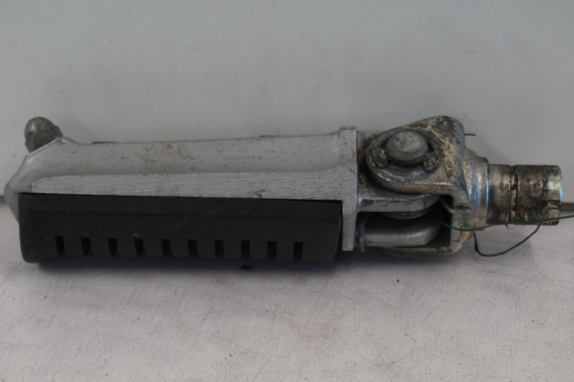 Vänster sida på Fotpinne från en Kawasaki ZX-9R -1997 motorcykel.