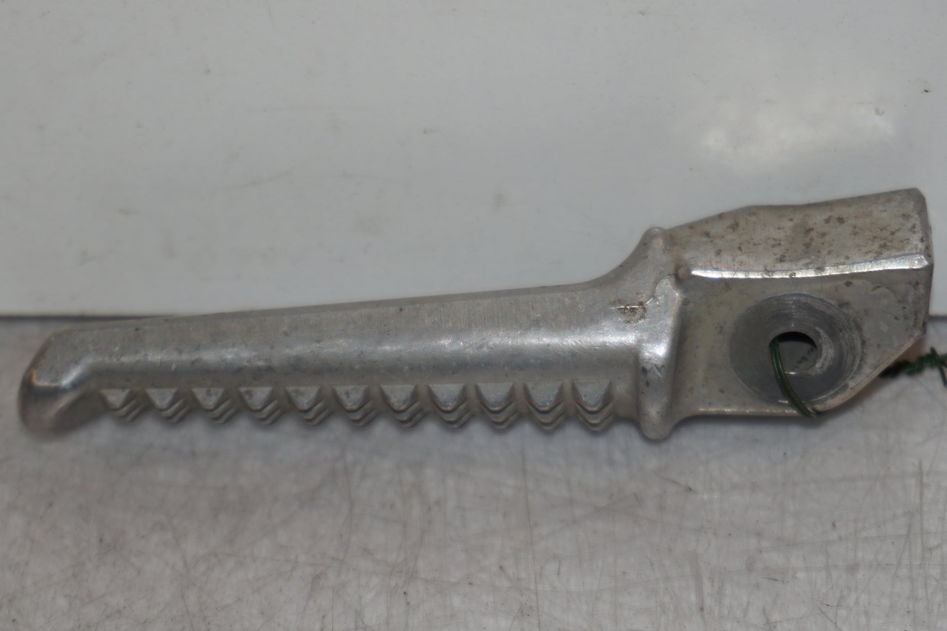 Höger sida på Fotpinne från en Honda CBR 1100 XX -1999 motorcykel.