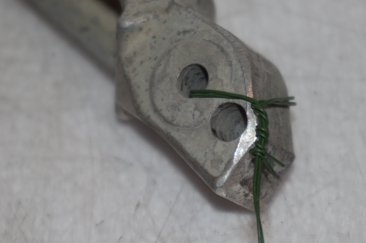 Snett nerifrån på Fotpinne från en Honda CBR 1100 XX -1999 motorcykel.