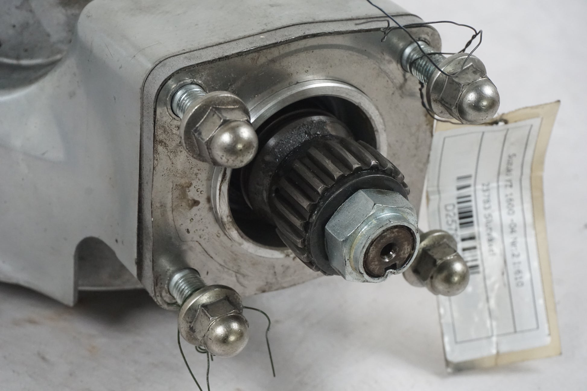 Extrabild1 på Slutväxel från en Suzuki VZ 1600 -2004 motorcykel.