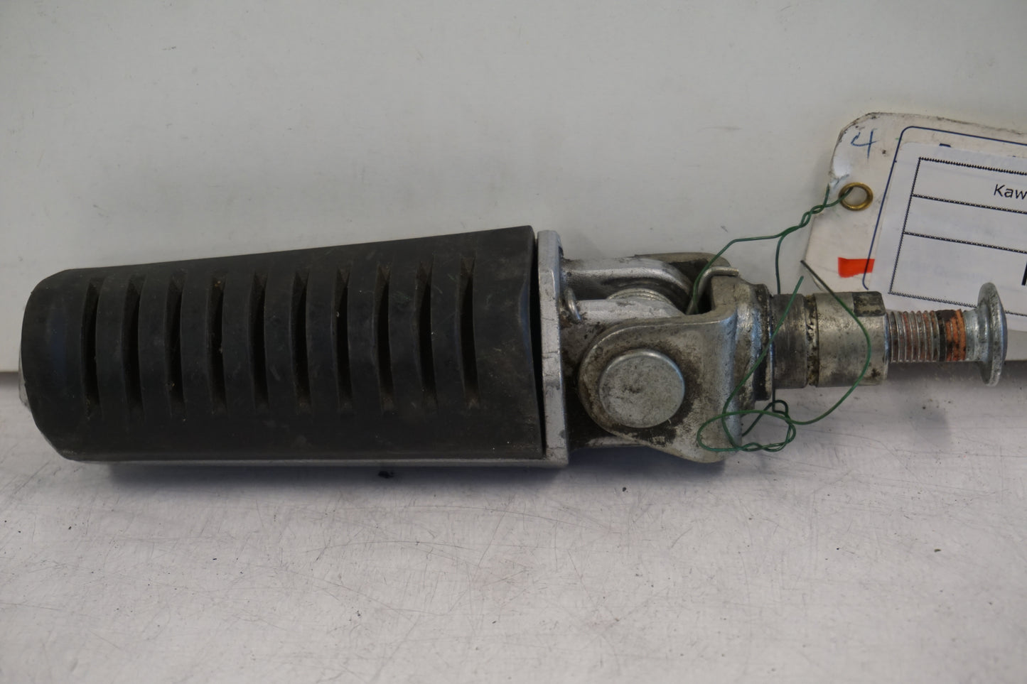 Framsidan på Fotpinne från en Kawasaki ZX-9R -1994 motorcykel.