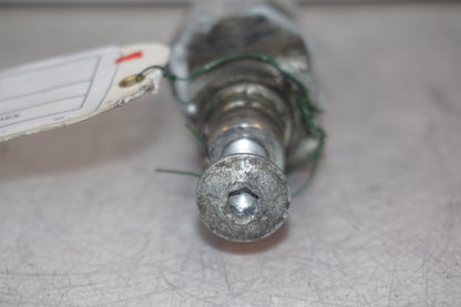 Snett nerifrån på Fotpinne från en Kawasaki ZX-9R -1994 motorcykel.