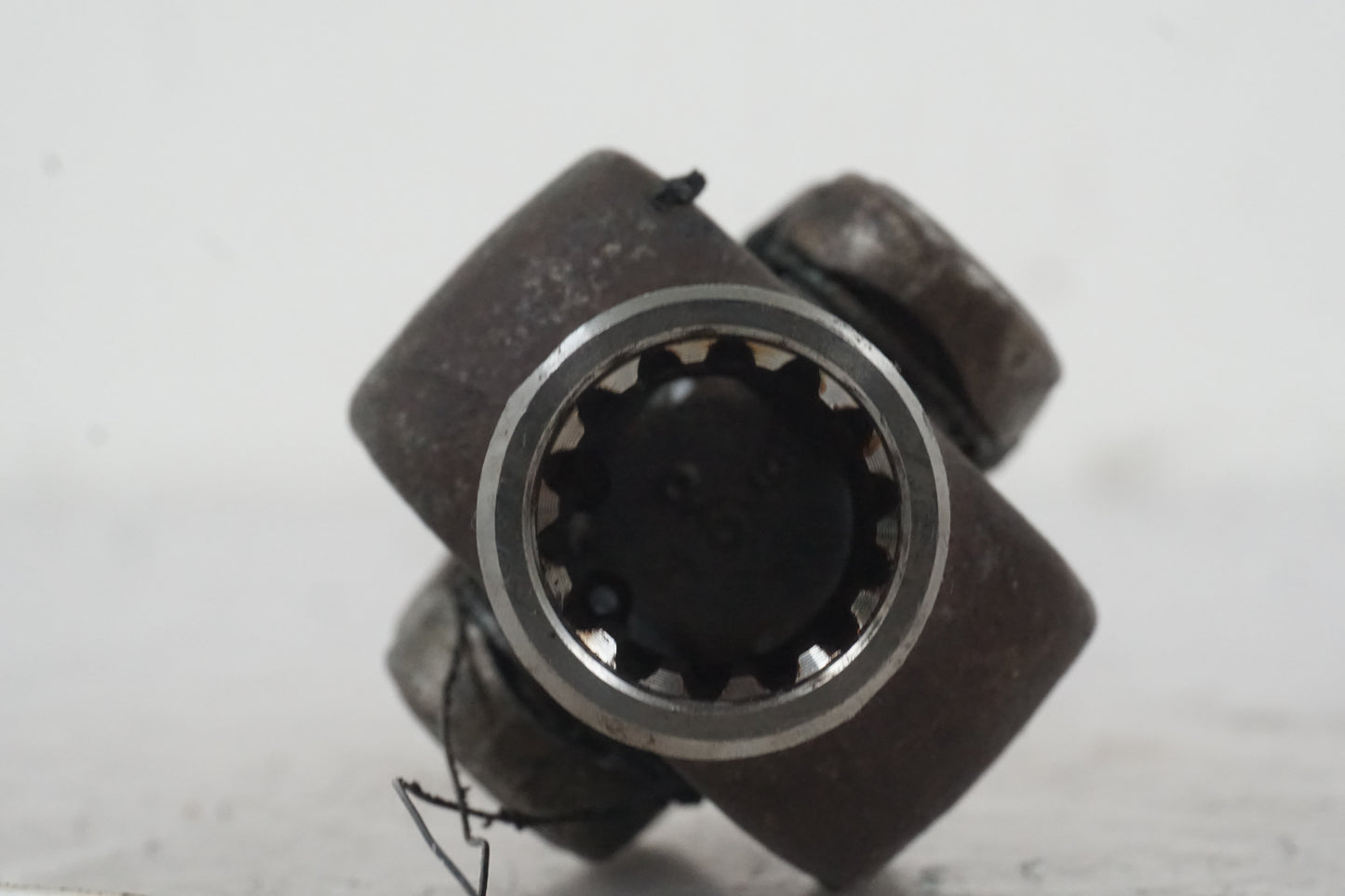 Vänster sida på Kardanknut från en Yamaha FJR 1300 -2016 motorcykel.