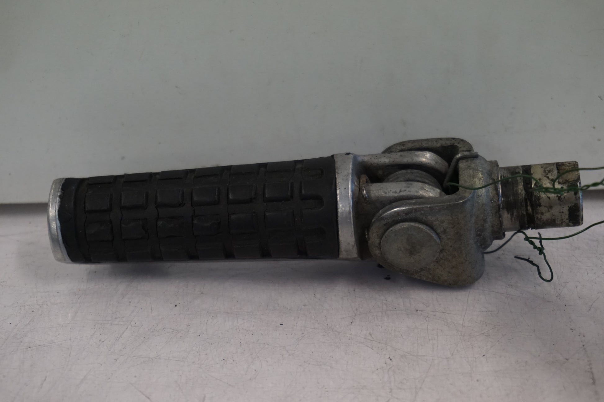 Framsidan på Fotpinne från en Kawasaki ZX-9R -1997 motorcykel.