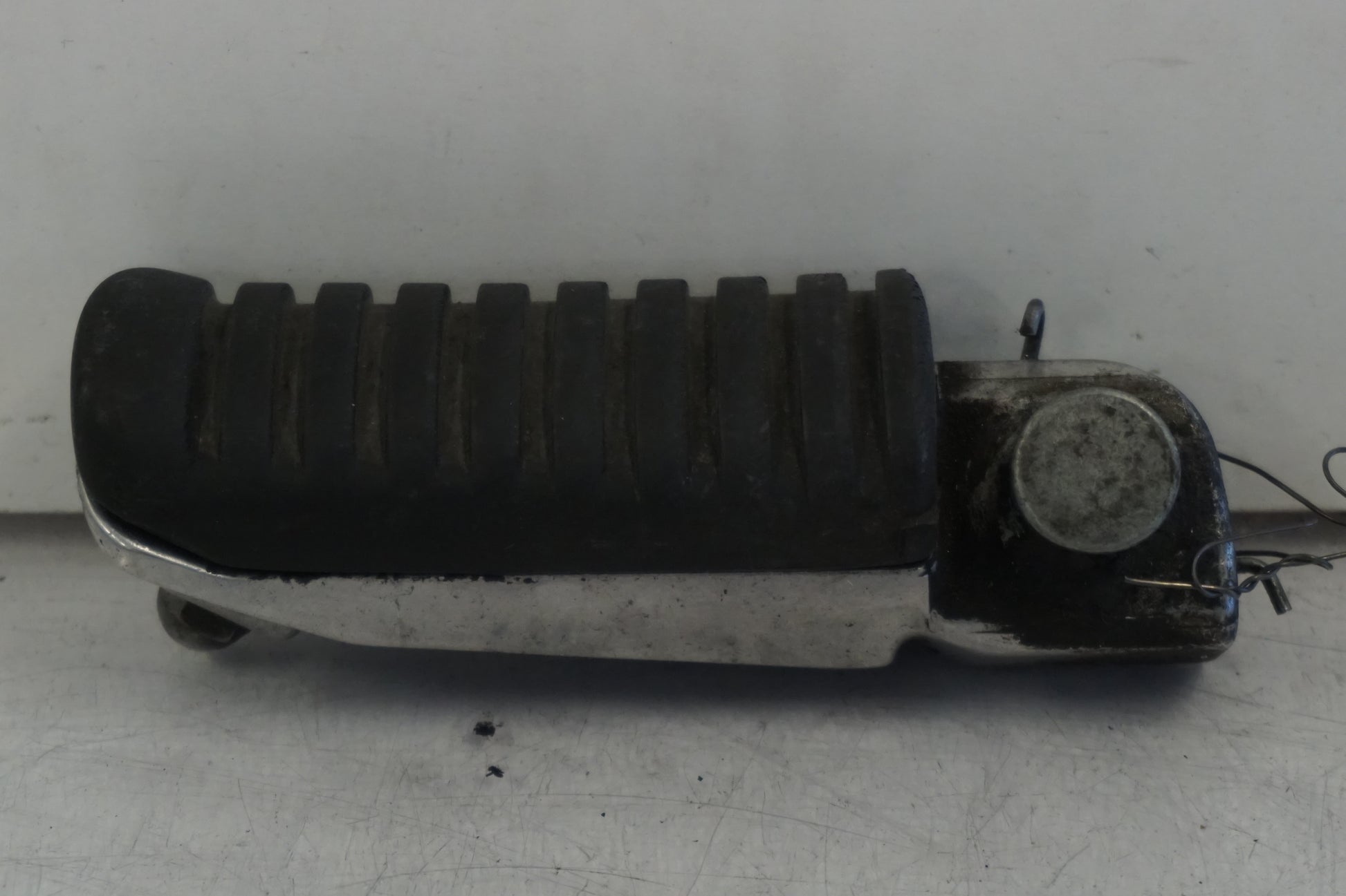 Framsidan på Fotpinne från en Kawasaki ZX-9R -1999 motorcykel.