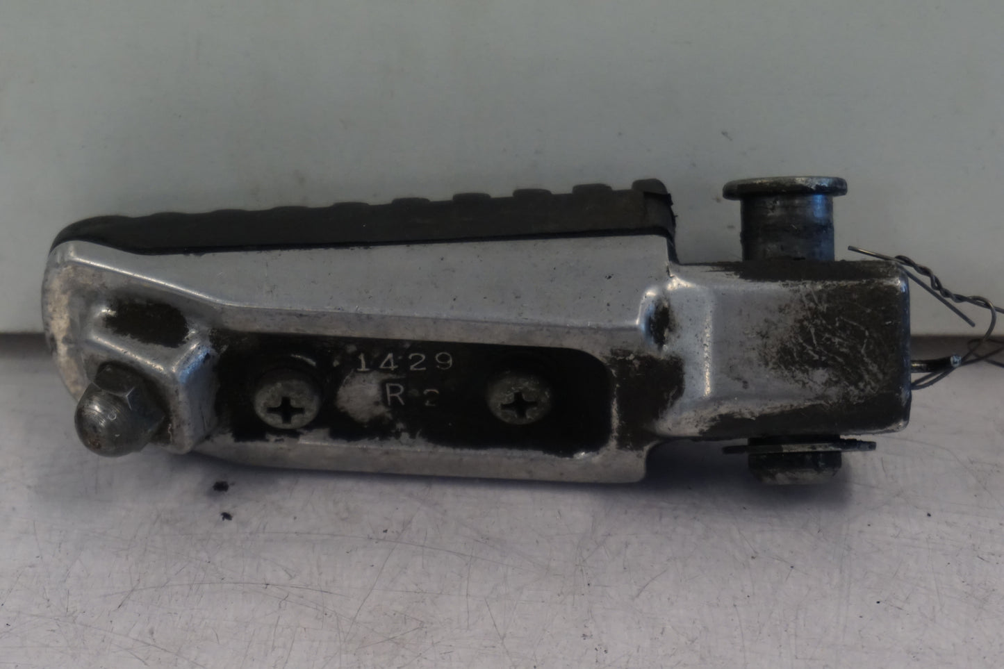 Baksidan på Fotpinne från en Kawasaki ZX-9R -1999 motorcykel.