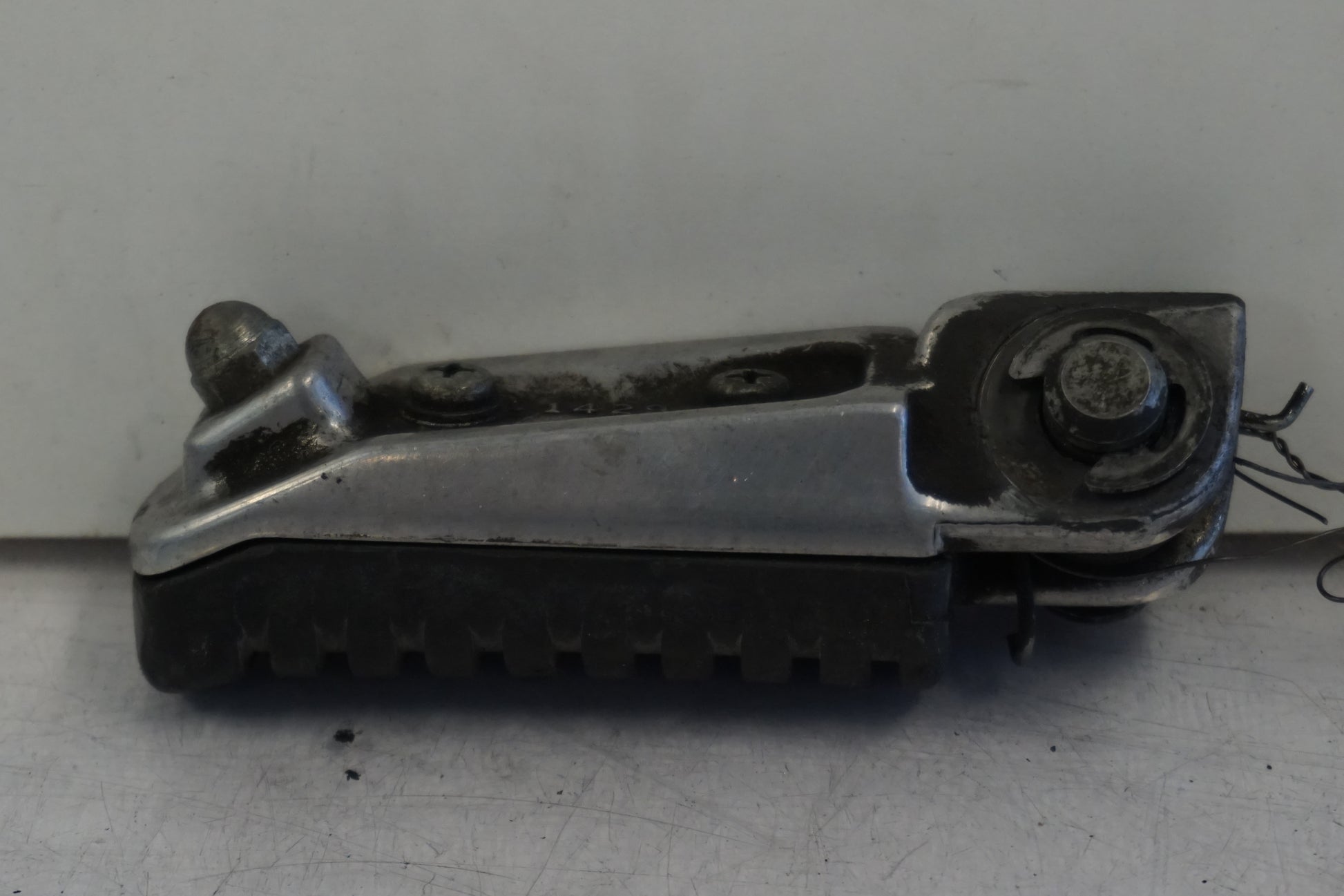 Höger sida på Fotpinne från en Kawasaki ZX-9R -1999 motorcykel.