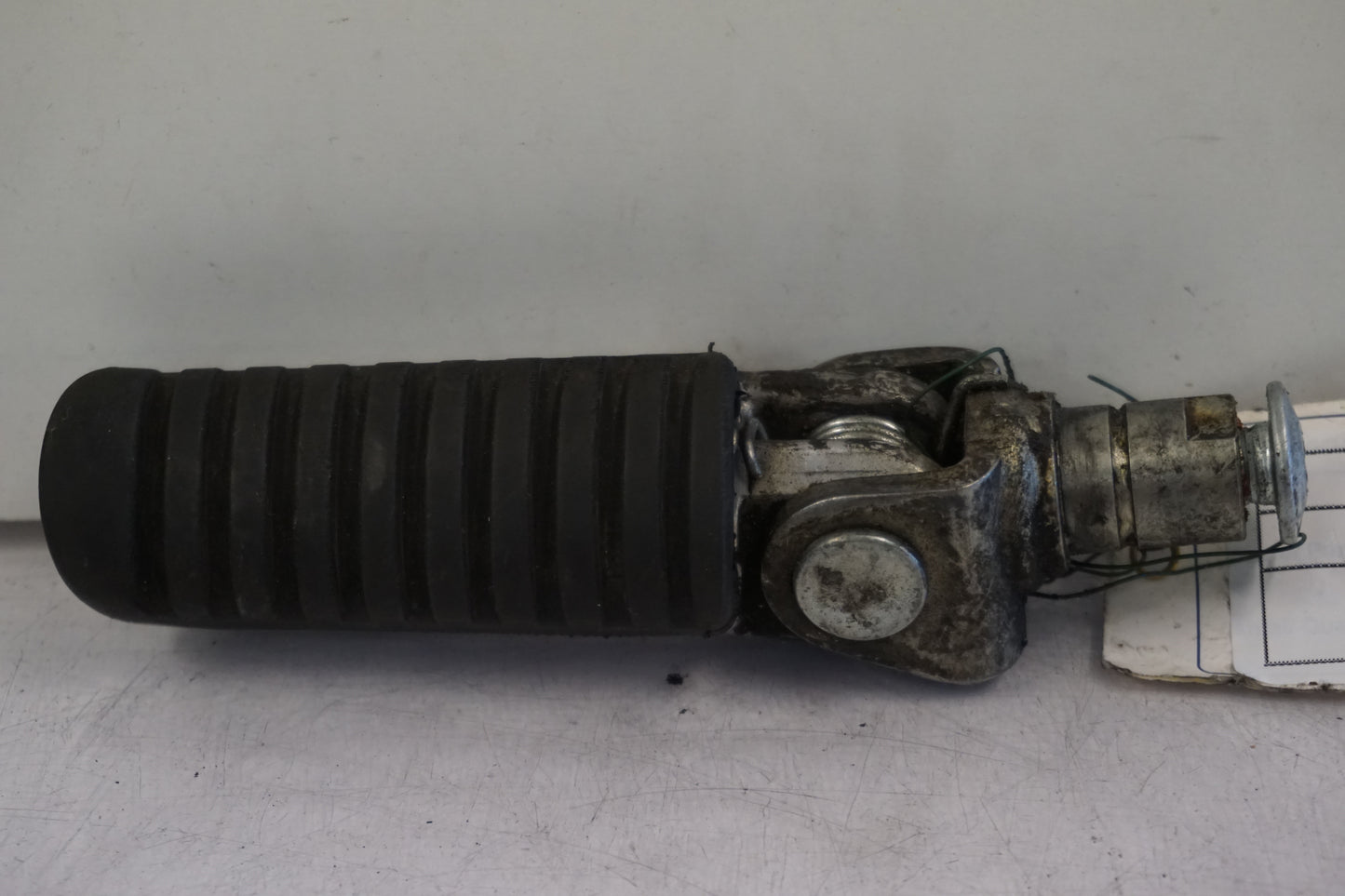 Framsidan på Fotpinne från en Kawasaki ZX-9R -2000 motorcykel.