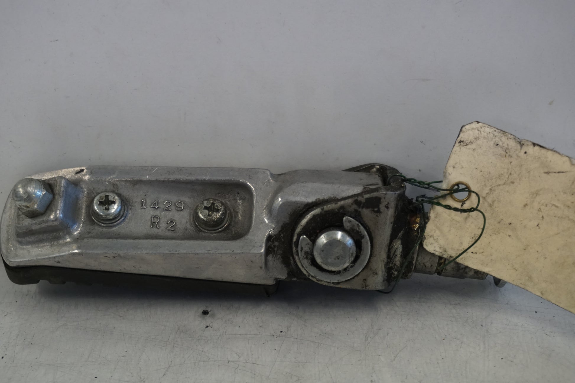 Höger sida på Fotpinne från en Kawasaki ZX-9R -2000 motorcykel.