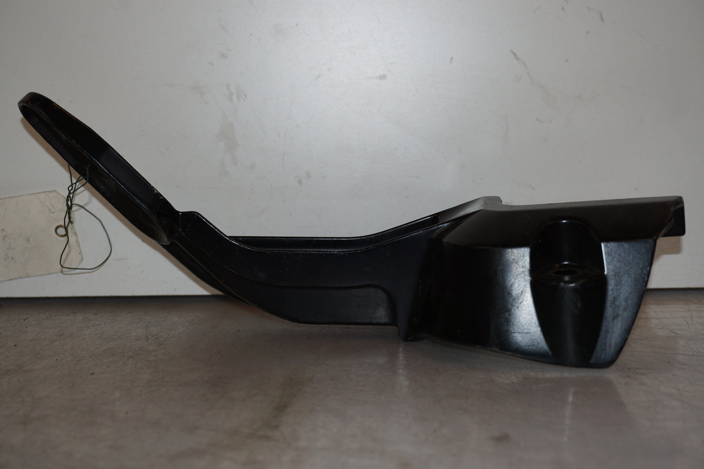 Vänster sida på Backspegelfäste från en Yamaha FZ-S 600 -1999 motorcykel.