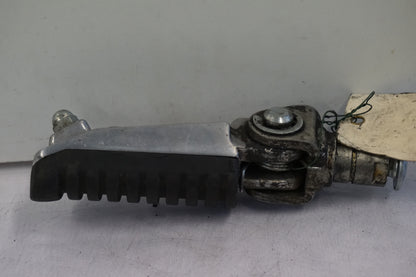 Vänster sida på Fotpinne från en Kawasaki ZX-9R -2000 motorcykel.