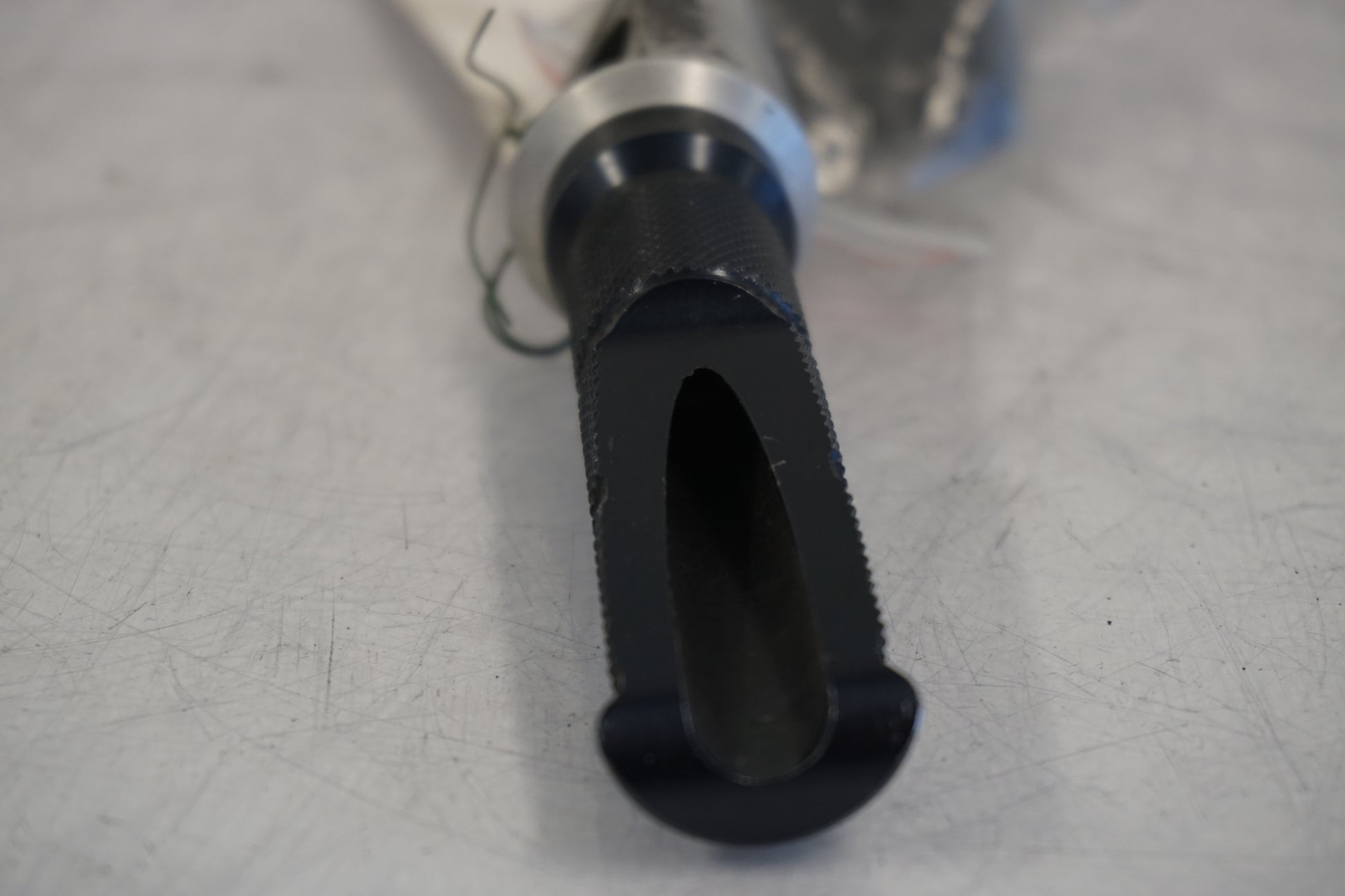 Vänster sida på Fotpinne från en Kawasaki ZX-9R -1996 motorcykel.