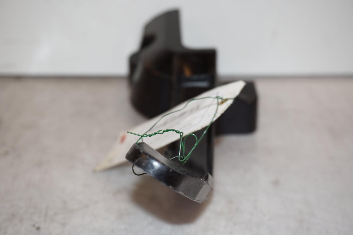 Vänster sida på Backspegelfäste från en Yamaha FZ-S 600 -1999 motorcykel.