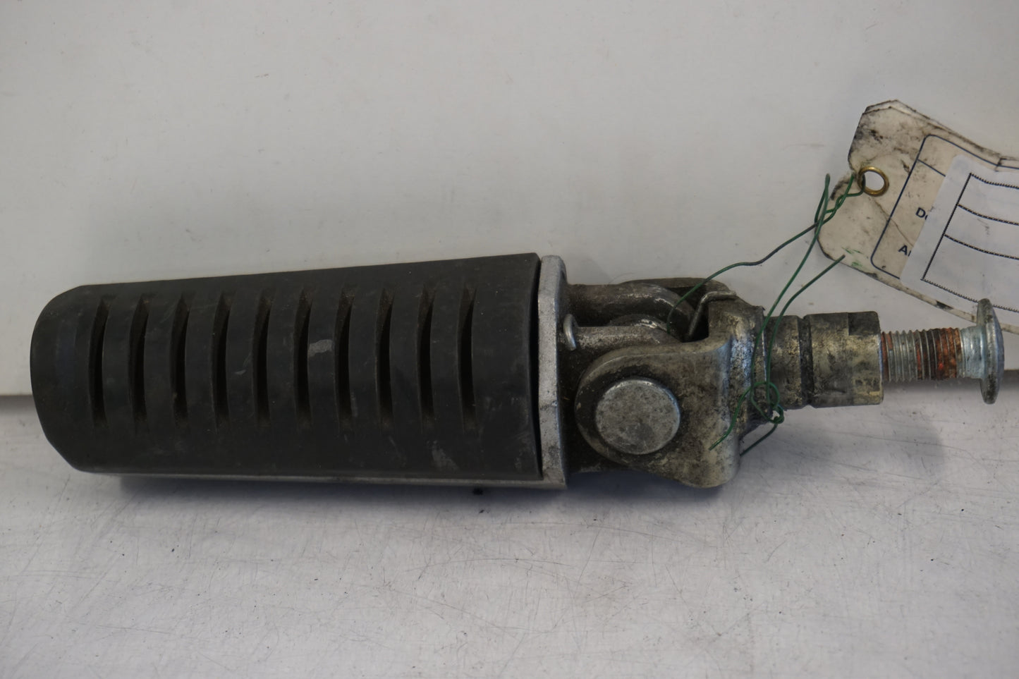 Framsidan på Fotpinne från en Kawasaki ZX-9R -1996 motorcykel.