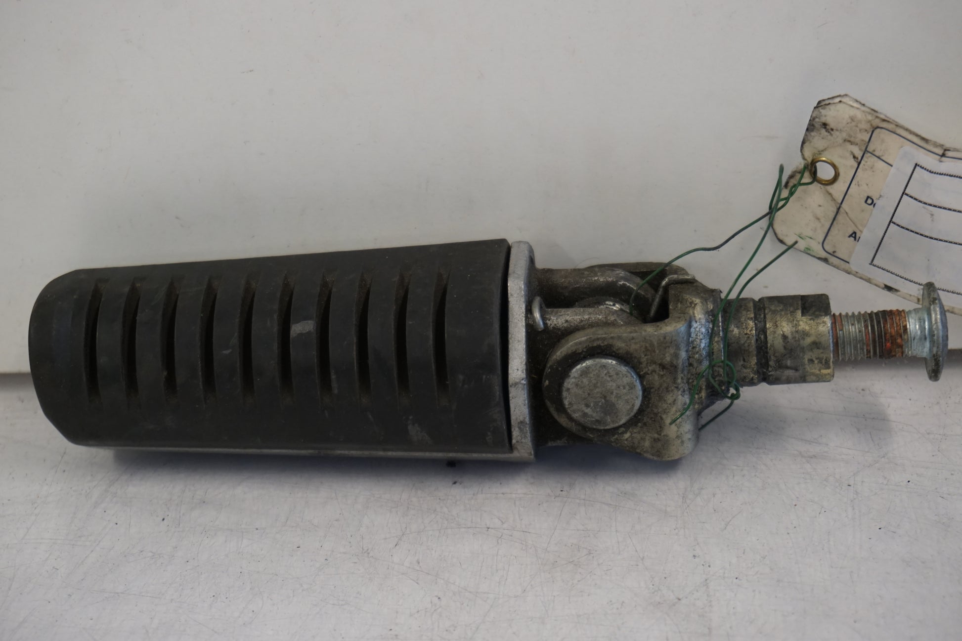 Framsidan på Fotpinne från en Kawasaki ZX-9R -1996 motorcykel.