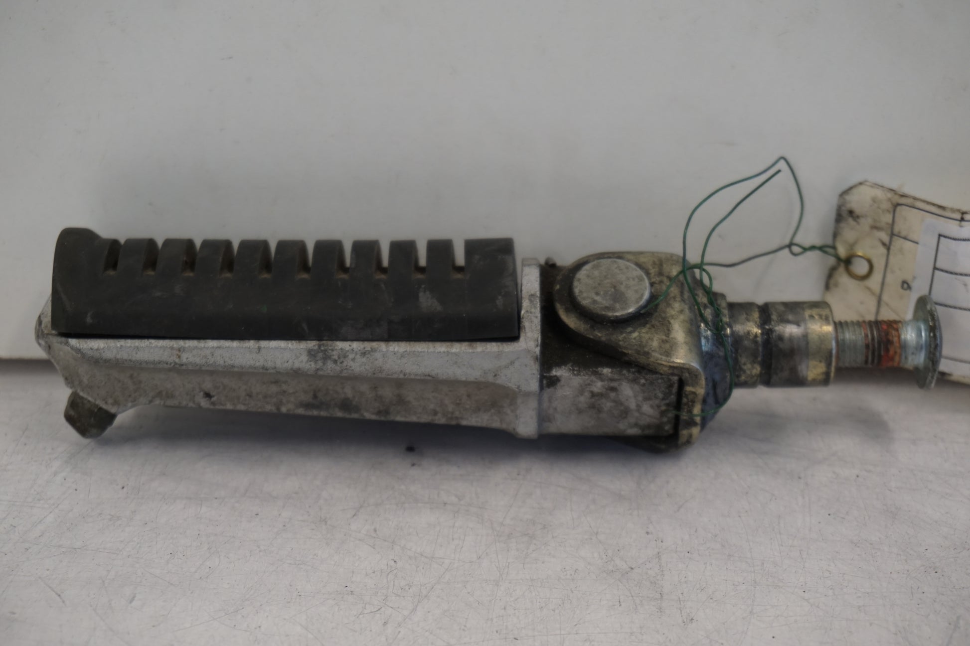 Baksidan på Fotpinne från en Kawasaki ZX-9R -1996 motorcykel.