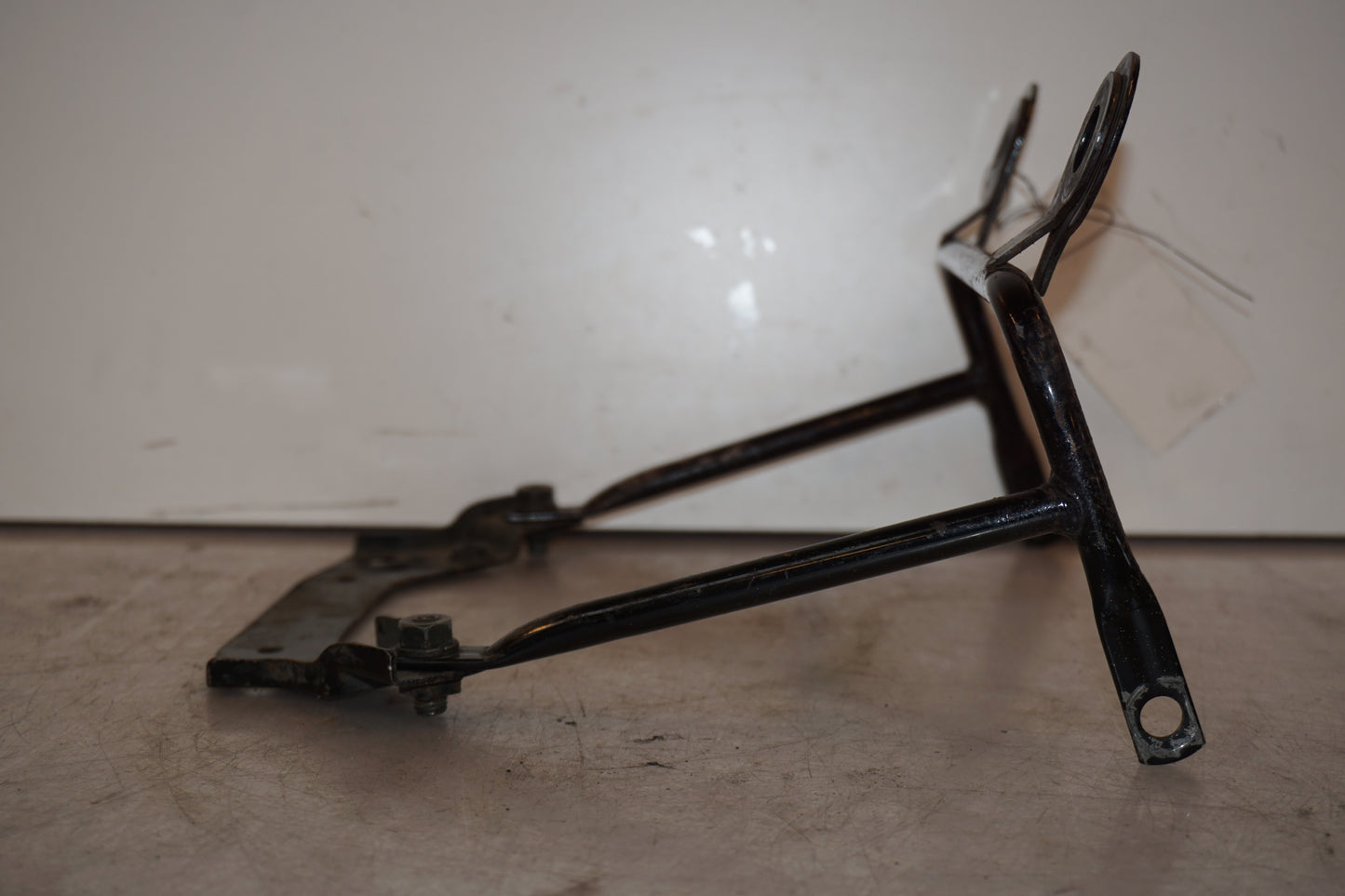 Höger sida på Instrumentpanelsfäste från en Yamaha XJ 900 -1983 motorcykel.