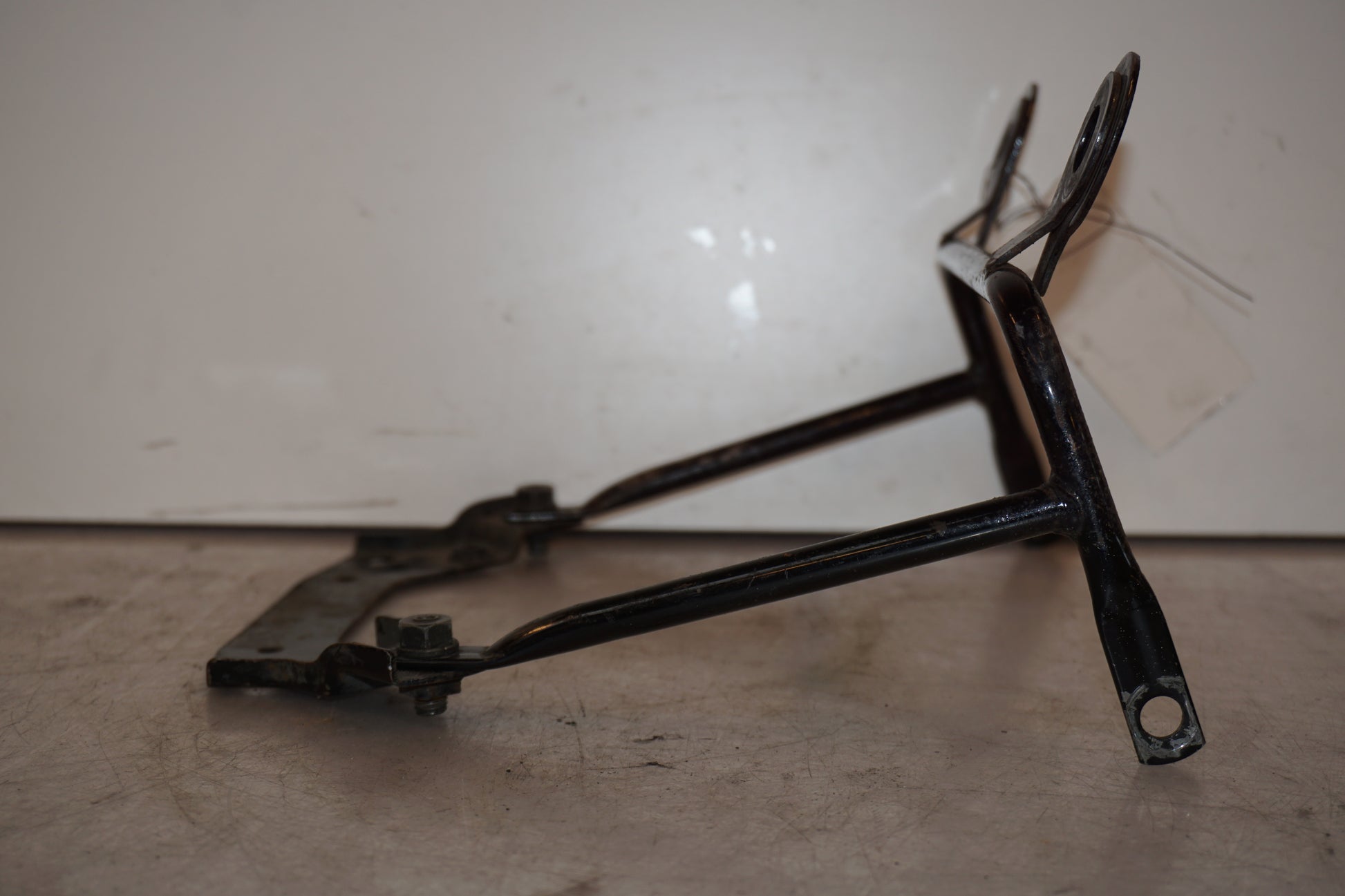 Höger sida på Instrumentpanelsfäste från en Yamaha XJ 900 -1983 motorcykel.