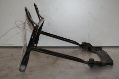 Snett nerifrån på Instrumentpanelsfäste från en Yamaha XJ 900 -1983 motorcykel.