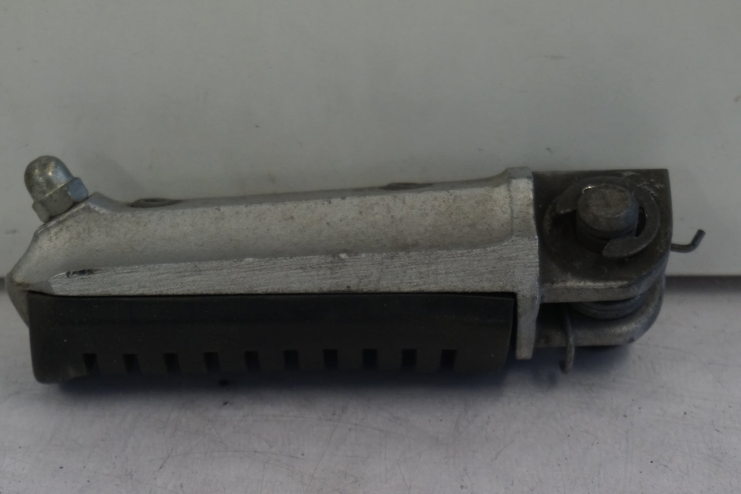 Höger sida på Fotpinne från en Kawasaki ZX-9R -1996 motorcykel.