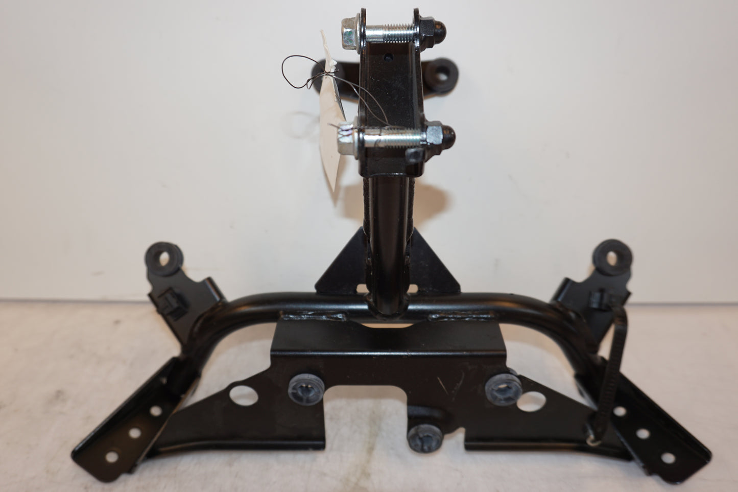 Framsidan på Toppkåpstag från en Yamaha FZ-8 -2011 motorcykel.