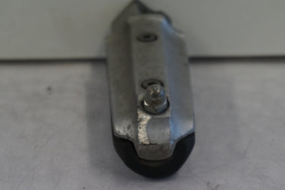 Vänster sida på Fotpinne från en Kawasaki ZX-9R -1996 motorcykel.