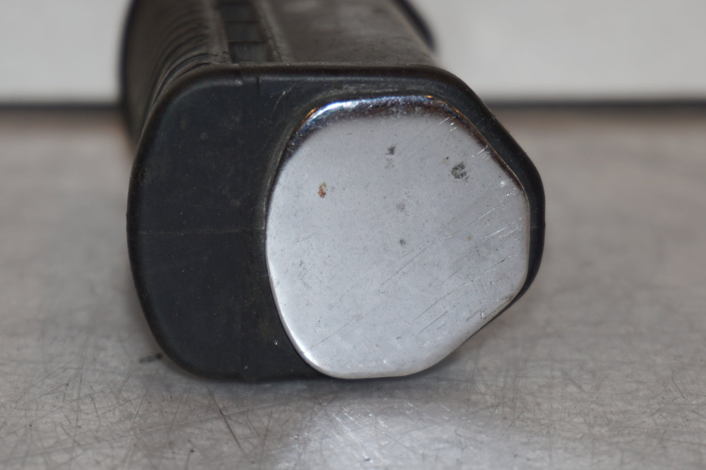 Snett uppifrån på Fotpinne från en Suzuki GSX 1100 F -1988 motorcykel.