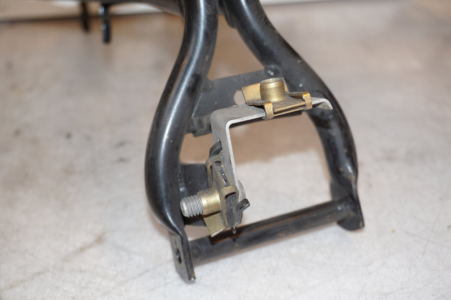 Höger sida på Toppkåpstag från en BMW R 1200 RT -2008 motorcykel.