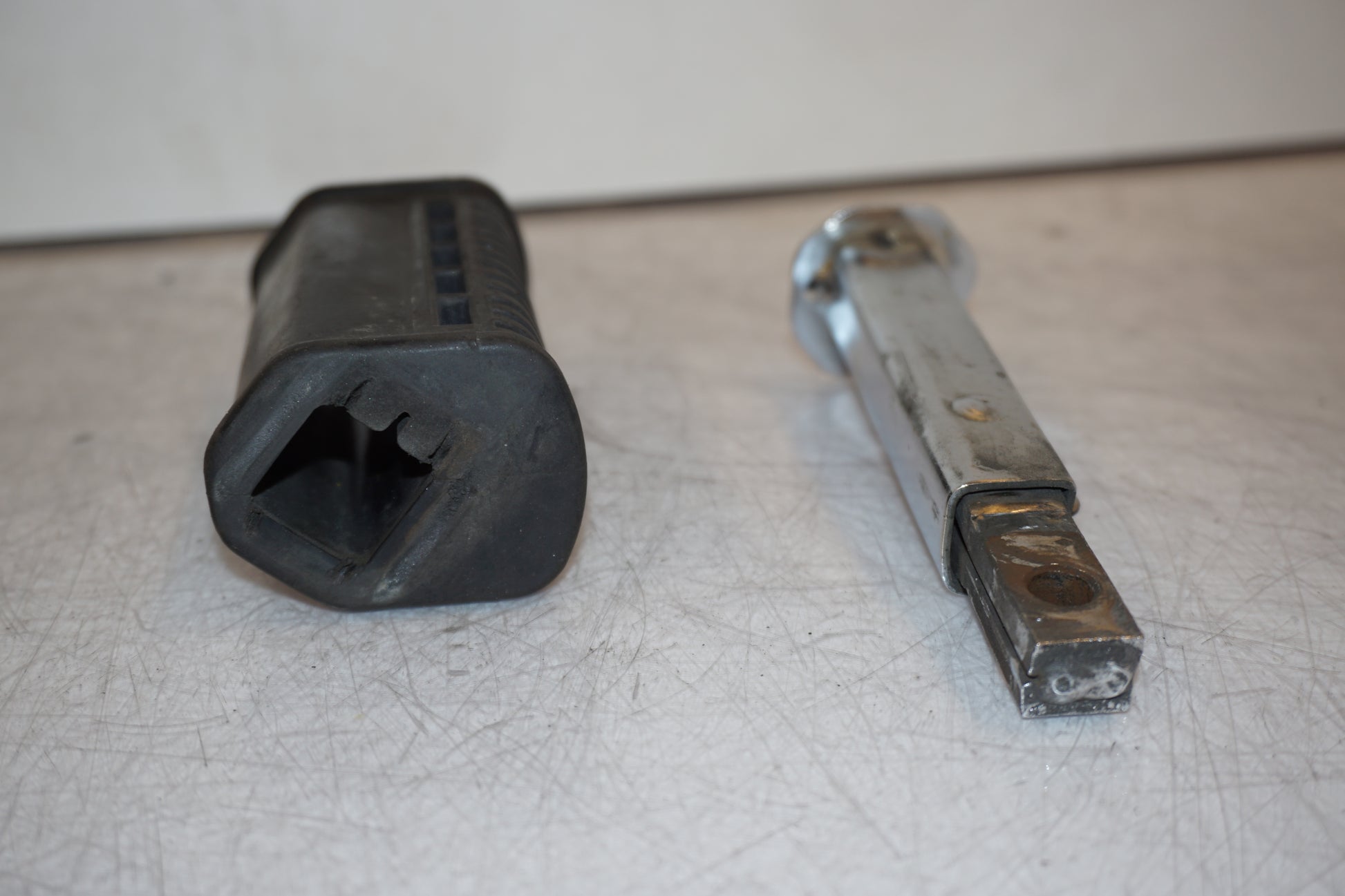 Extrabild1 på Fotpinne från en Suzuki GSX 1100 F -1988 motorcykel.