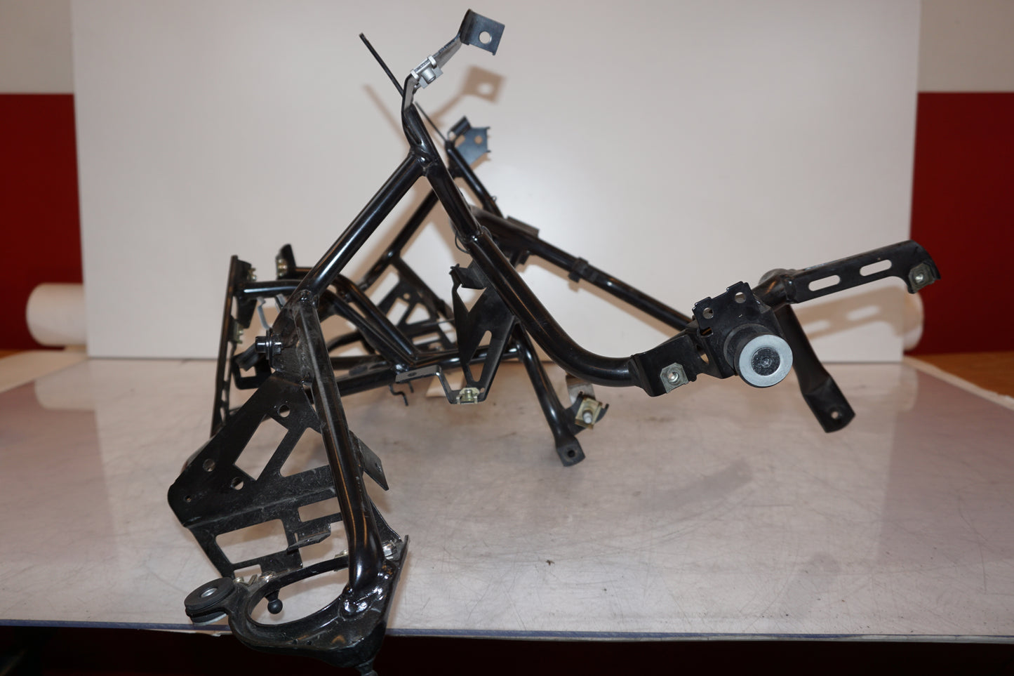 Vänster sida på Toppkåpstag från en BMW R 1200 RT -2008 motorcykel.