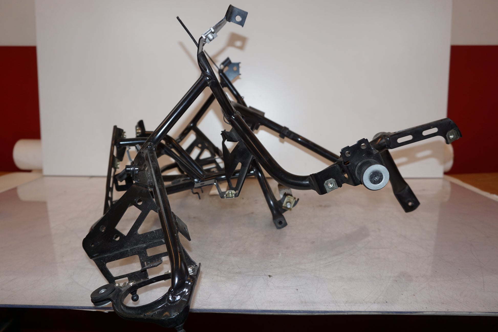 Vänster sida på Toppkåpstag från en BMW R 1200 RT -2008 motorcykel.