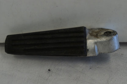 Framsidan på Fotpinne från en Suzuki SV 1000 -2004 motorcykel.