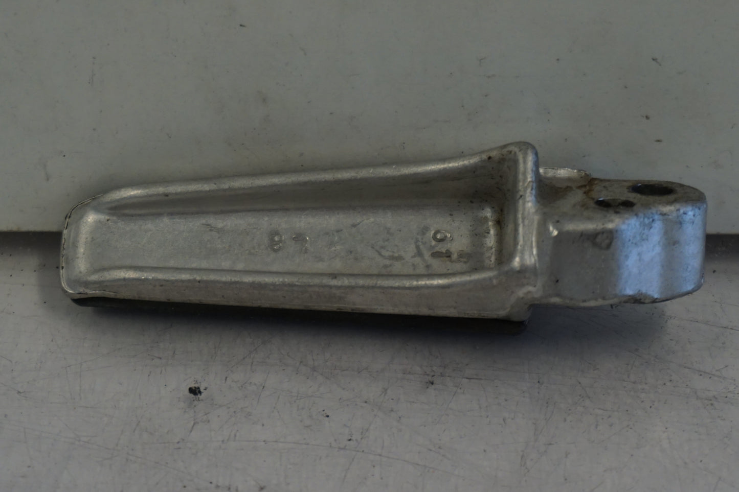 Höger sida på Fotpinne från en Suzuki SV 1000 -2004 motorcykel.