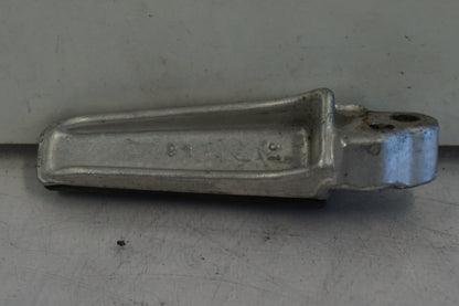 Höger sida på Fotpinne från en Suzuki SV 1000 -2004 motorcykel.