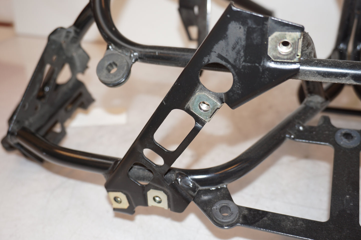 Extrabild3 på Toppkåpstag från en BMW R 1200 RT -2008 motorcykel.