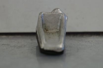 Snett uppifrån på Fotpinne från en Suzuki SV 1000 -2004 motorcykel.