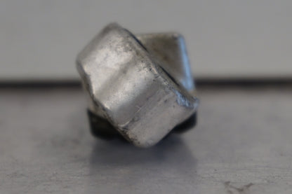 Snett nerifrån på Fotpinne från en Suzuki SV 1000 -2004 motorcykel.