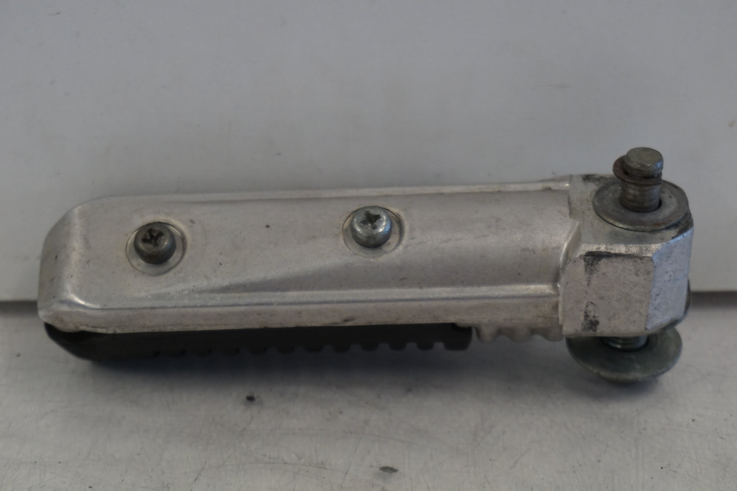 Höger sida på Fotpinne från en Suzuki GSX-R 1100 -1991 motorcykel.