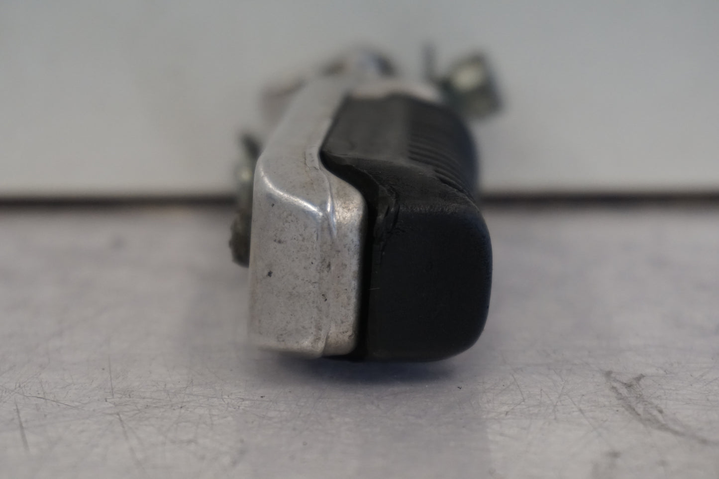 Snett uppifrån på Fotpinne från en Suzuki GSX-R 1100 -1991 motorcykel.