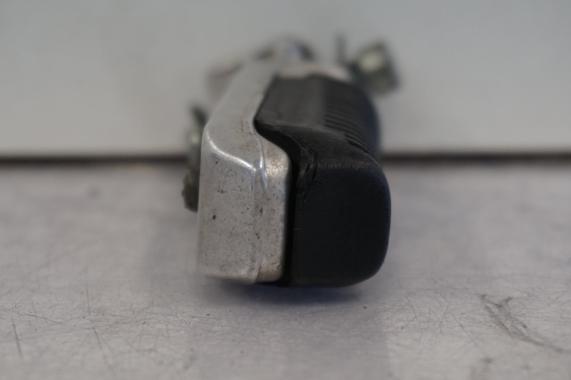 Snett uppifrån på Fotpinne från en Suzuki GSX-R 1100 -1991 motorcykel.