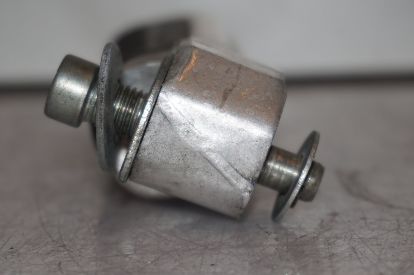 Snett nerifrån på Fotpinne från en Suzuki GSX-R 1100 -1991 motorcykel.