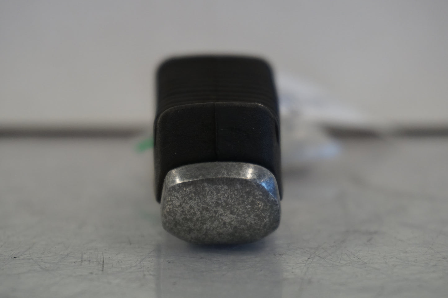 Snett uppifrån på Fotpinne från en Suzuki DL 1000 -2003 motorcykel.