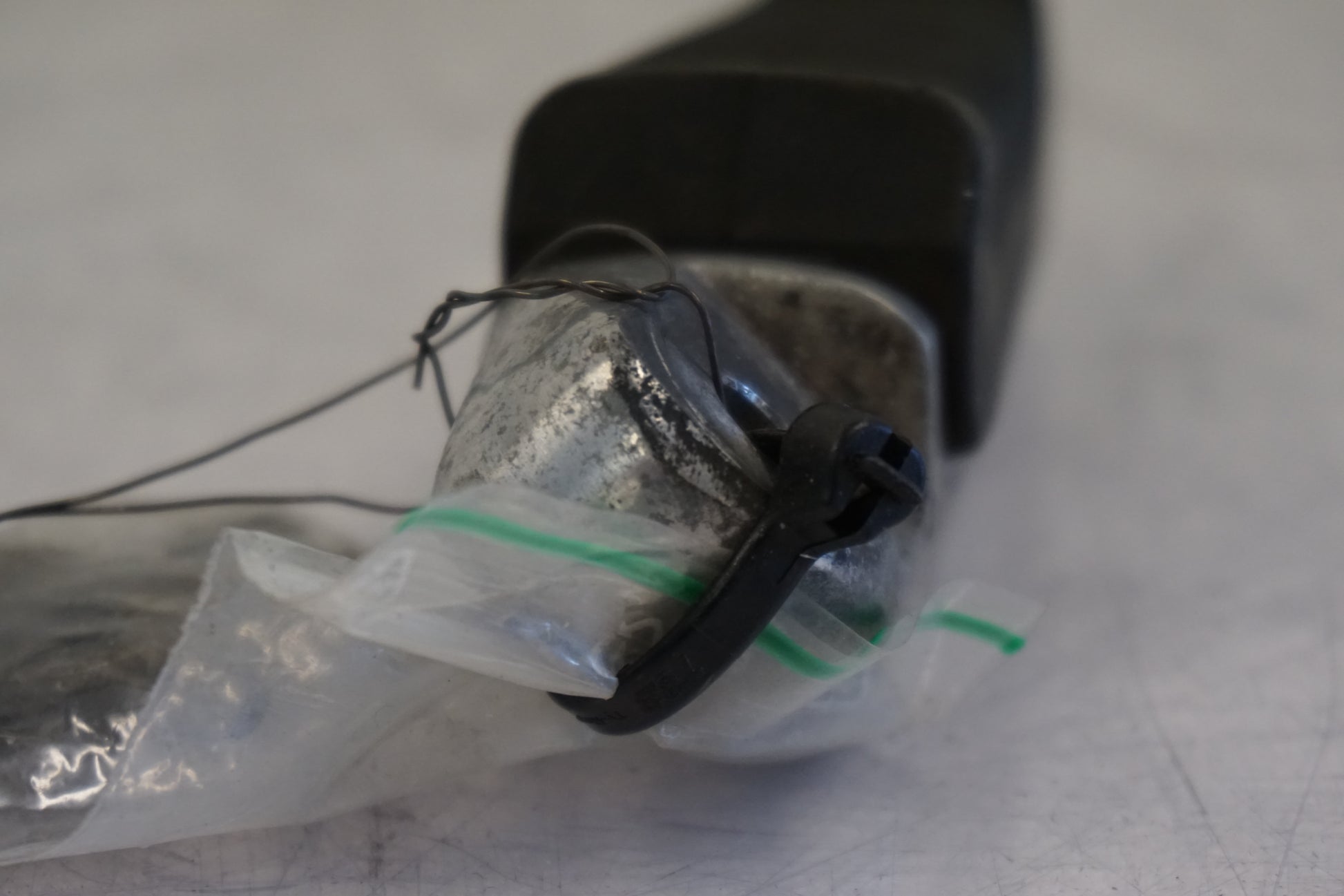 Snett nerifrån på Fotpinne från en Suzuki DL 1000 -2003 motorcykel.