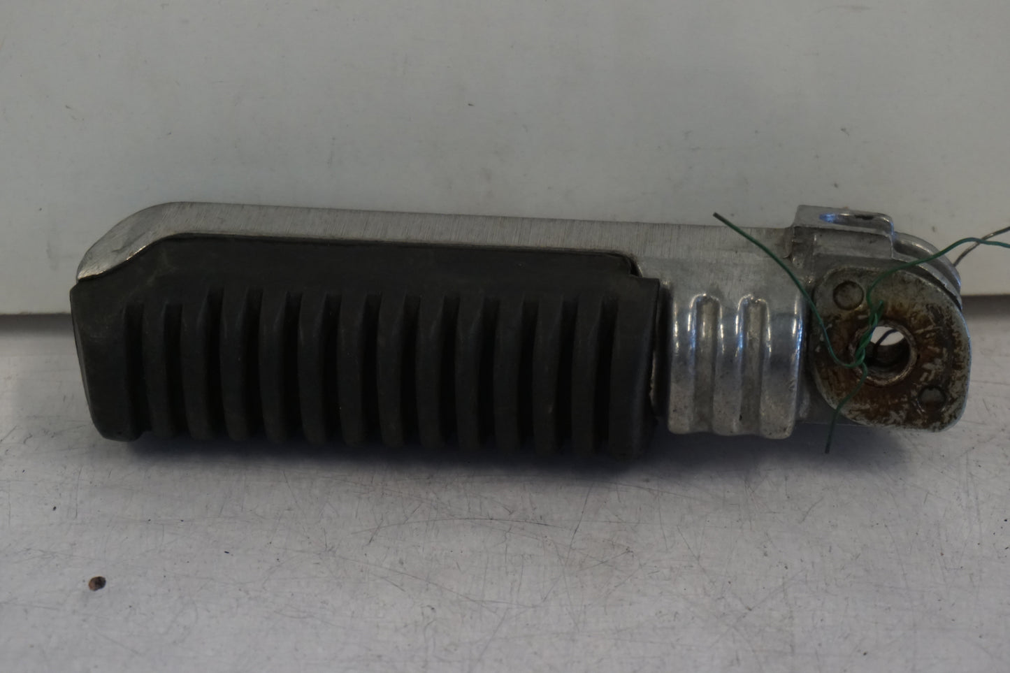 Framsidan på Fotpinne från en Suzuki GSX-R 1100 -1993 motorcykel.