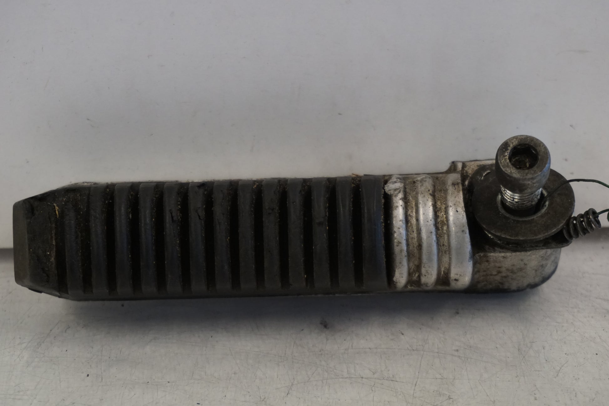 Framsidan på Fotpinne från en Suzuki GSX-R 1100 -1992 motorcykel.