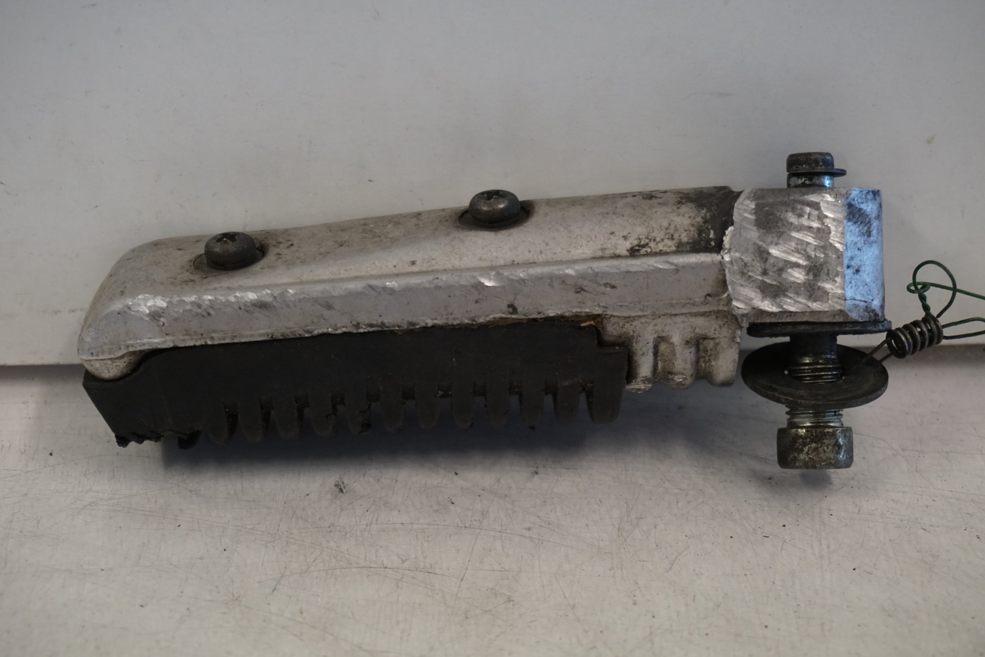 Vänster sida på Fotpinne från en Suzuki GSX-R 1100 -1992 motorcykel.