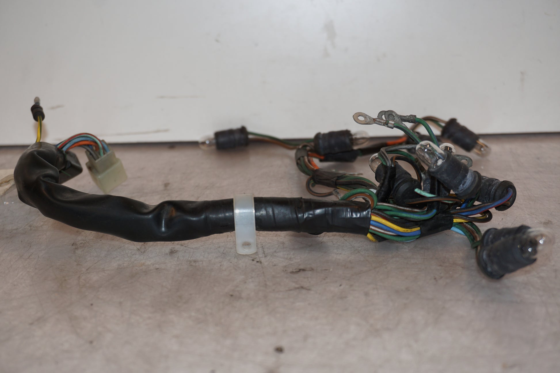 Snett uppifrån på Kontrollampor från en Honda VFR 750 -1988 motorcykel.