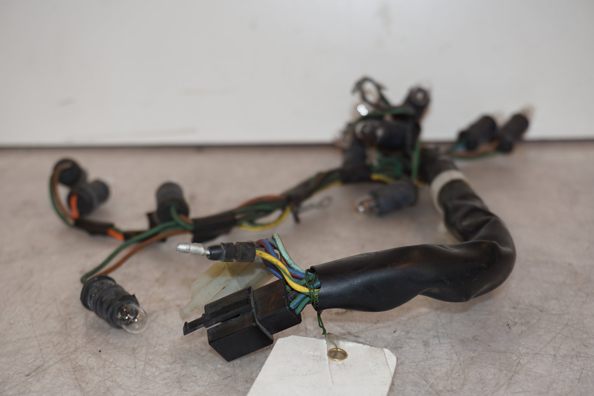 Snett nerifrån på Kontrollampor från en Honda VFR 750 -1988 motorcykel.