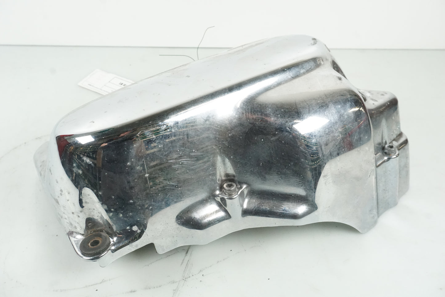 Vänster sida på Motorkåpa från en Yamaha XVS 650 -1999 motorcykel.