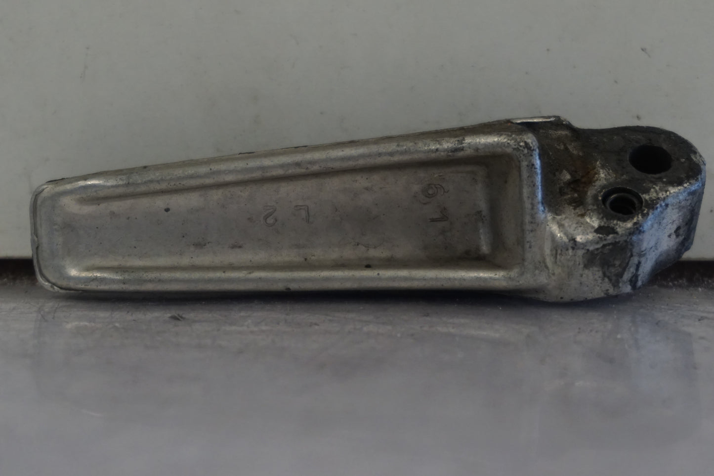 Höger sida på Fotpinne från en Suzuki SV 1000 -2004 motorcykel.